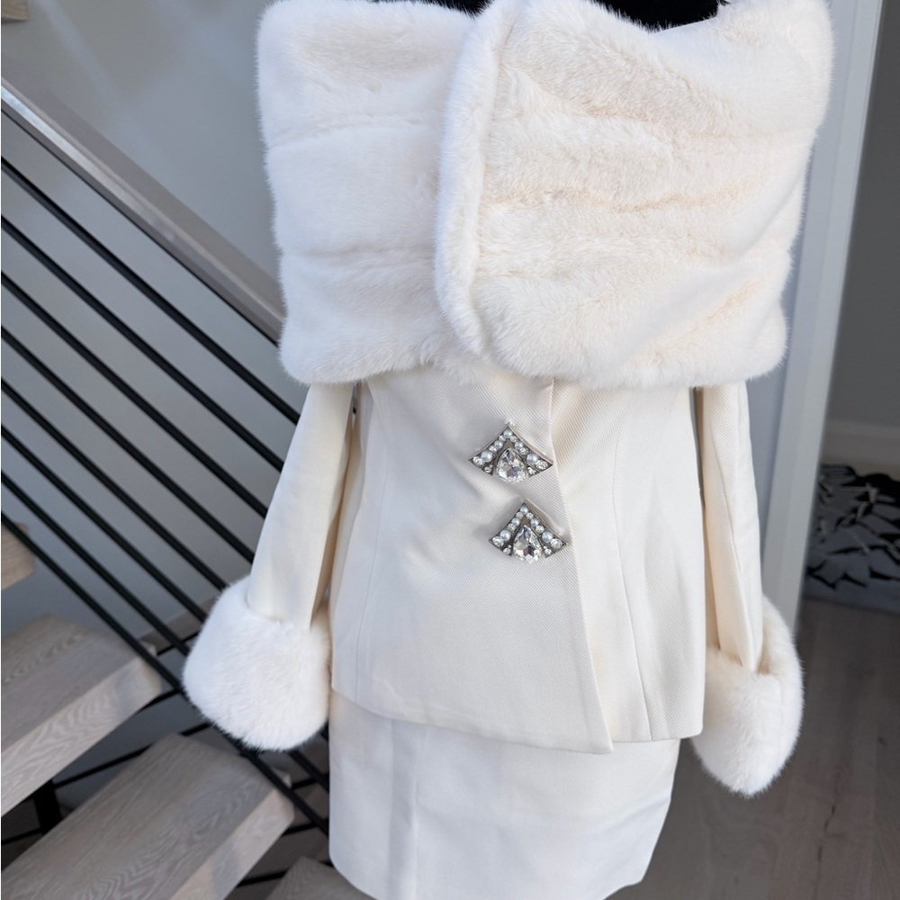New Old Money Jessica Bara White Faux Fur Jacket and Matchinv Skirt size S - Picture 11 of 13